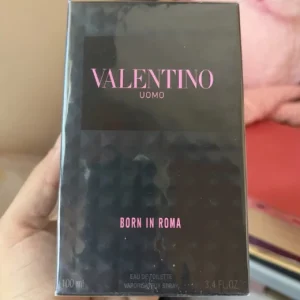 Valentino Uomo Born in Roma Eau de Toilette Spray Spray Spray 100ml